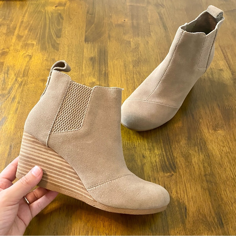 TOMS Kayley Round Toe Suede Wedge Ankle Boots